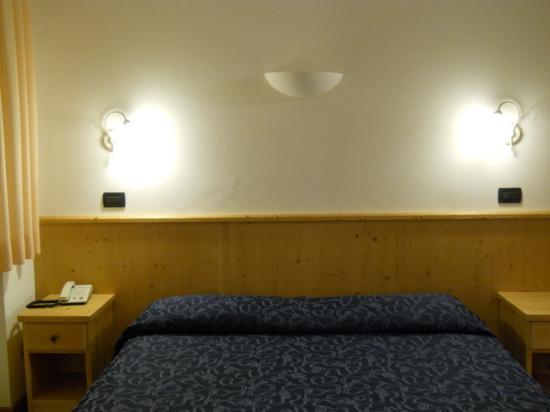 Hotel Bleis ポンテ・ディ・レーニョ エクステリア 写真